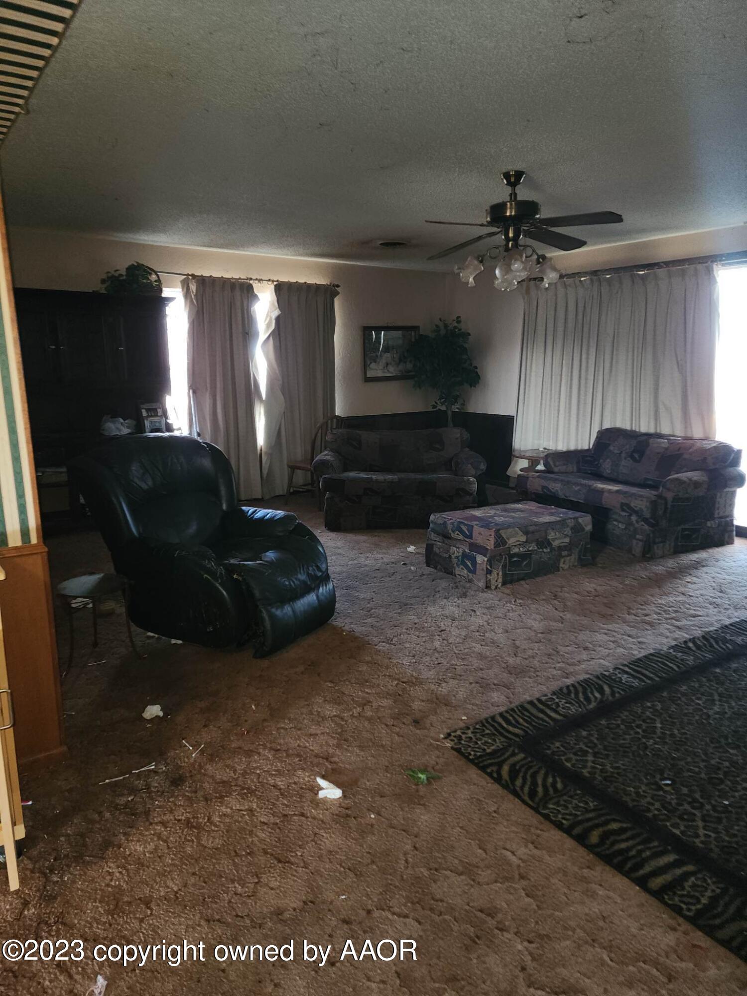 200 Sanford Yake Road Fritch, TX 79036 - Photo 8 of 22 Living Area