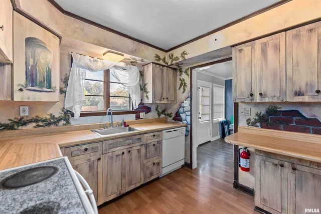 $144,900 | 1115 North 4th Street, Clinton, IA 52732