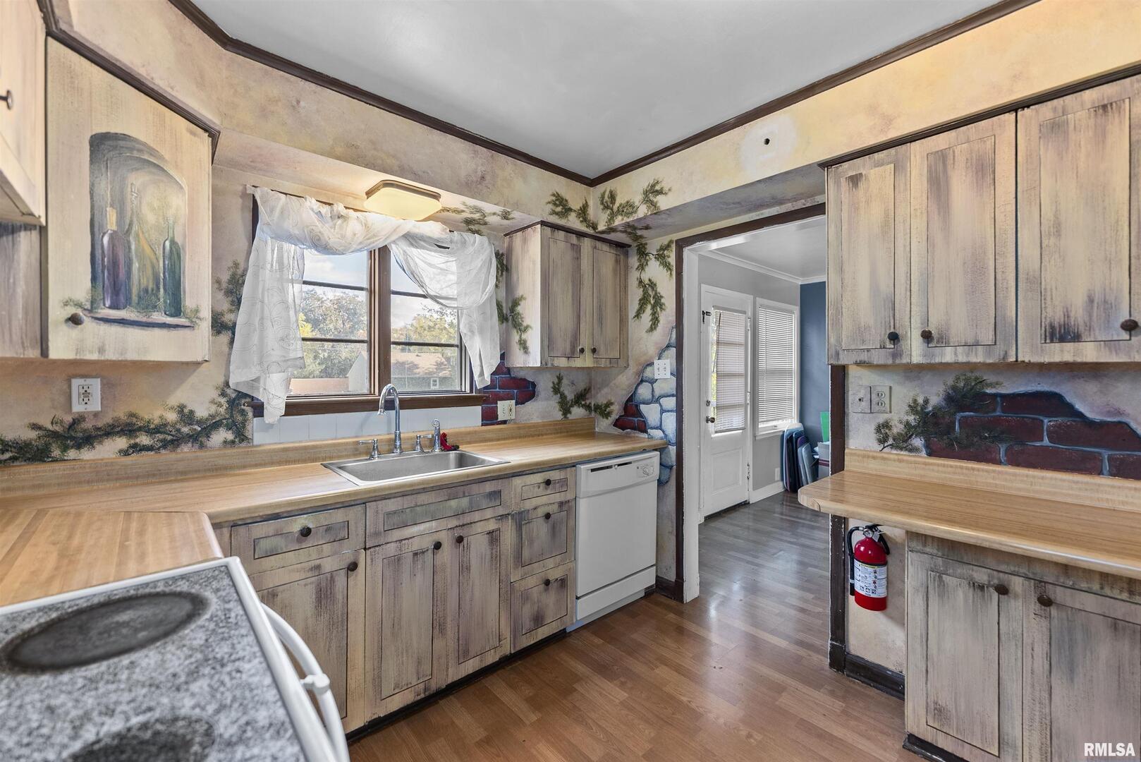 1115 North 4th Street Clinton, IA 52732 - Photo 9 of 31