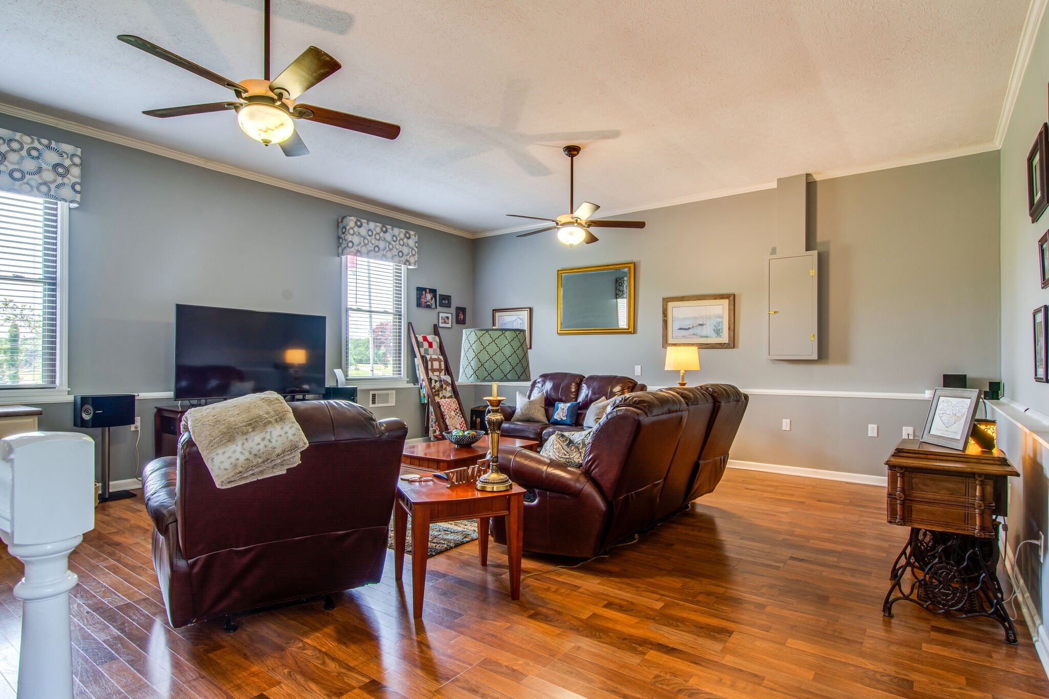 5175 Hickory Ridge Road Lebanon, TN 37087 - Photo 17 of 49 a living room with furniture and a lamp