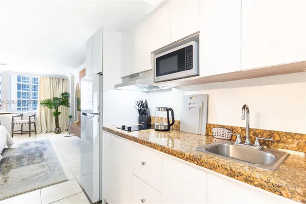 $2,250 | Sunny Isles Beach, Sunny Isles Beach, FL 33160