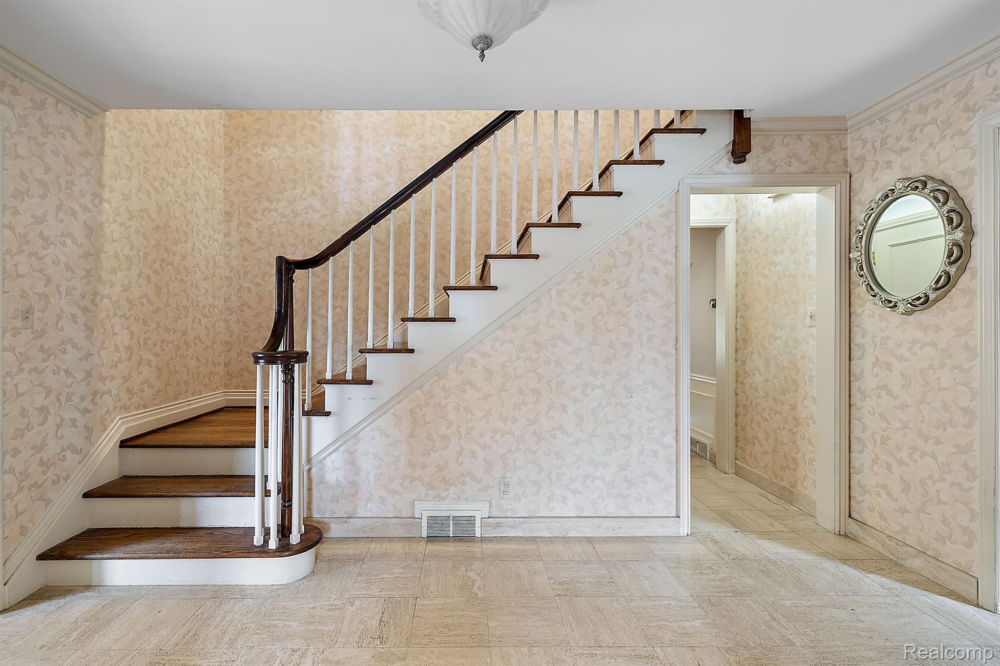 470 Renaud Road Grosse Pointe, MI 48236 - Photo 8 of 65 Gallery Image 8