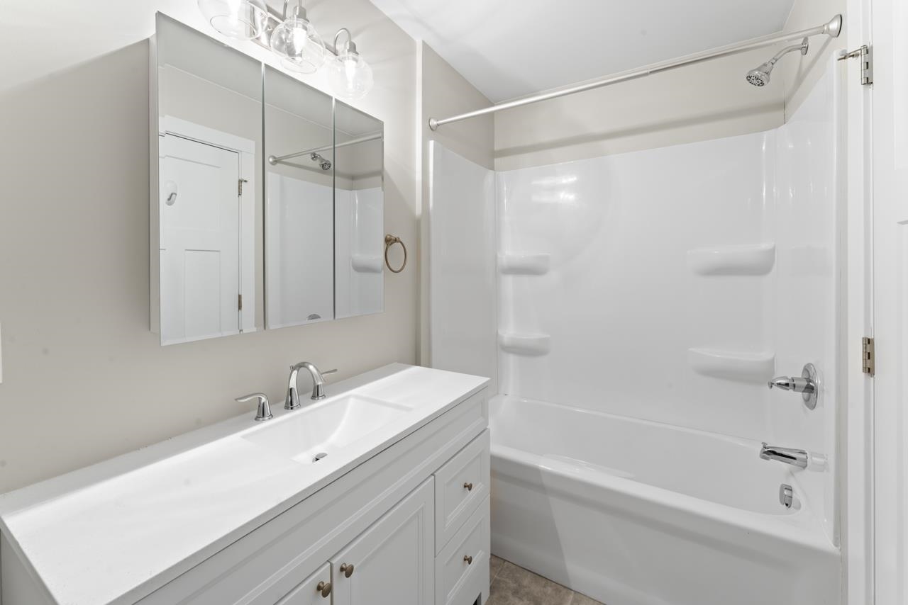 5200 North Genesee Road, Unit 201 Flint, MI 48506 - Photo 11 of 13 50220317-28b0e649-ee67-4d2e-9776-20696d8f863a.JPG