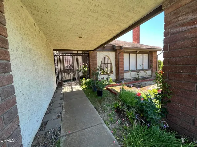 a view of a house with backyard and sitting area
