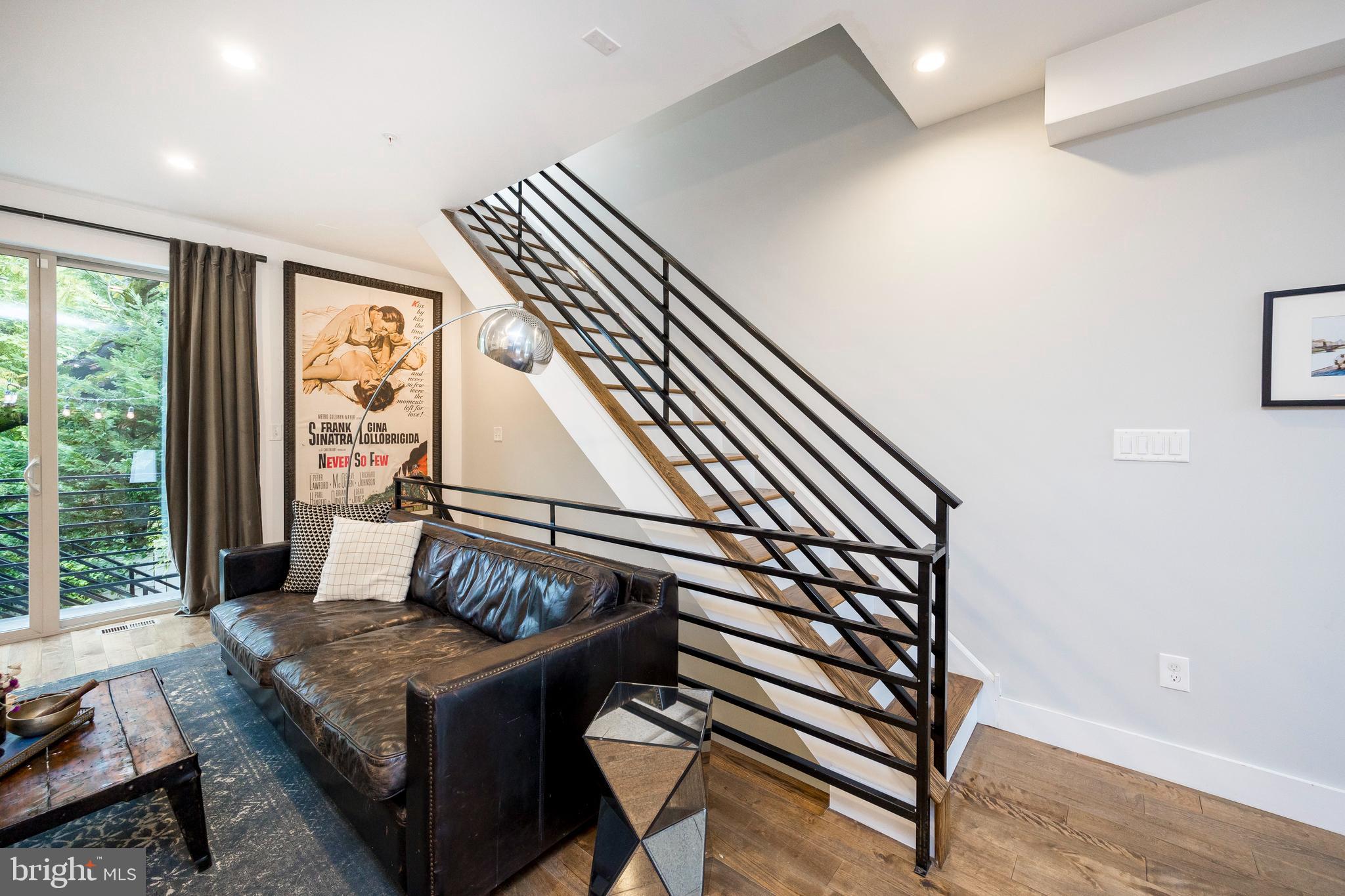 4745 Sheldon Street Philadelphia, PA 19127 - Photo 16 of 43 Living Room