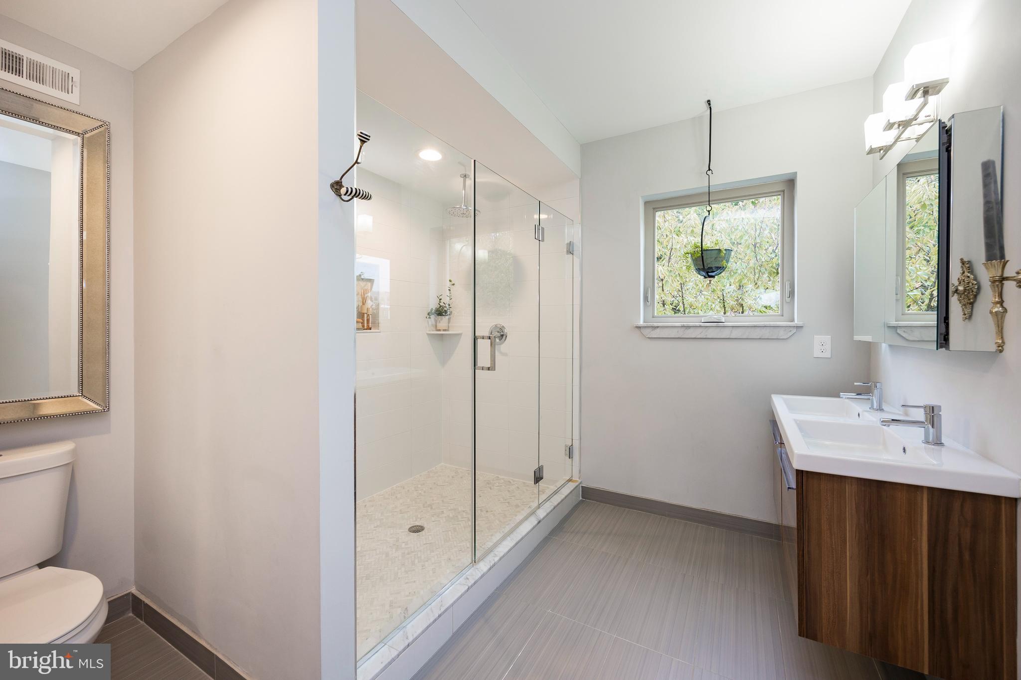 4745 Sheldon Street Philadelphia, PA 19127 - Photo 30 of 43 Primary bathroom