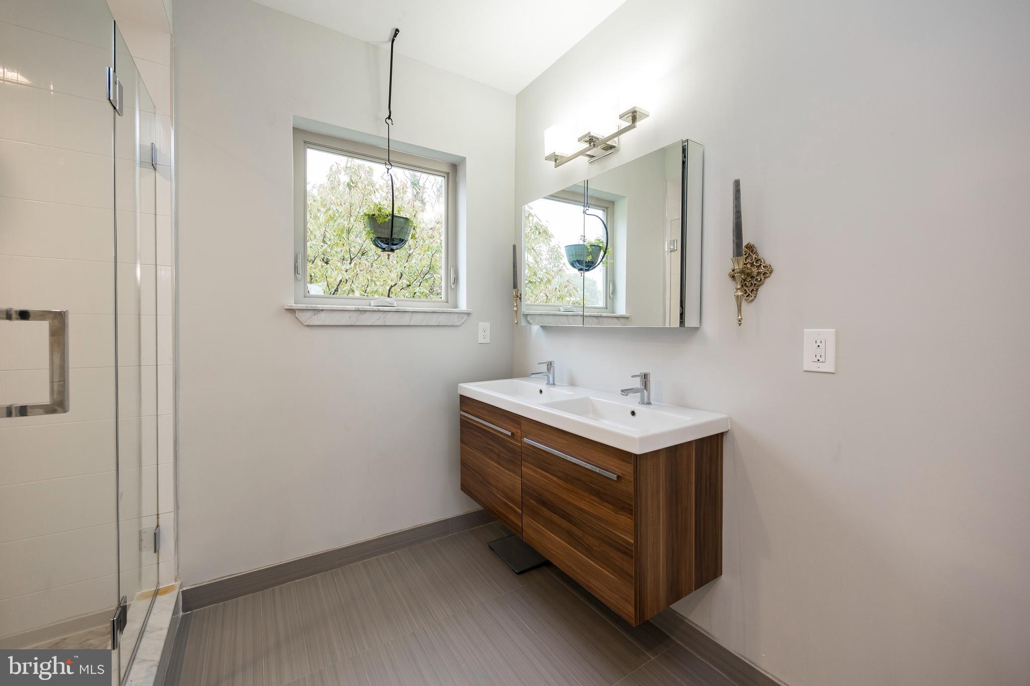 4745 Sheldon Street Philadelphia, PA 19127 - Photo 31 of 43 Primary bathroom