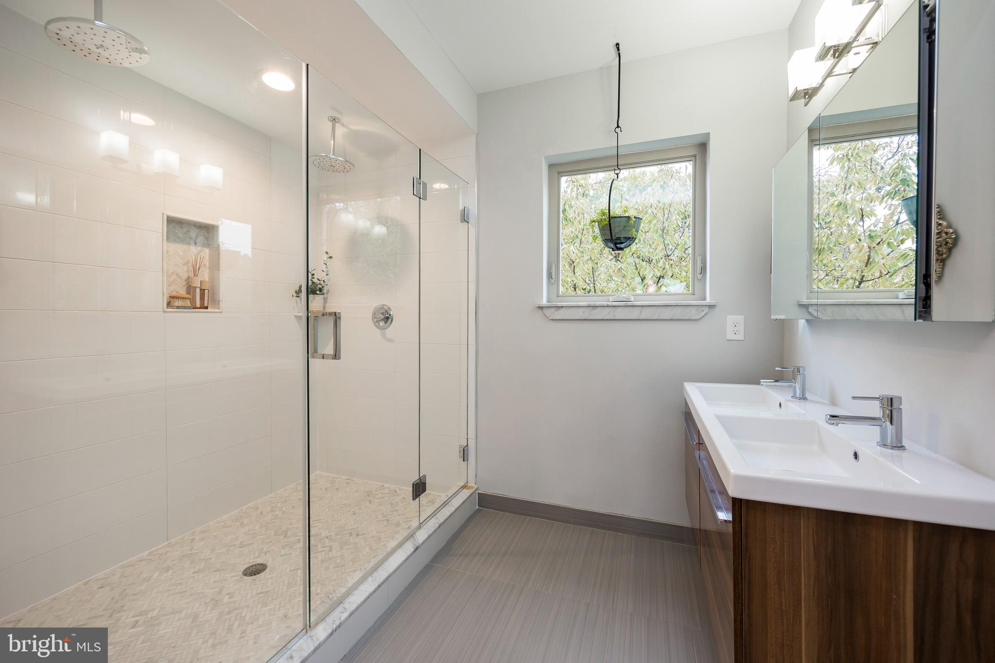 4745 Sheldon Street Philadelphia, PA 19127 - Photo 32 of 43 Primary bathroom