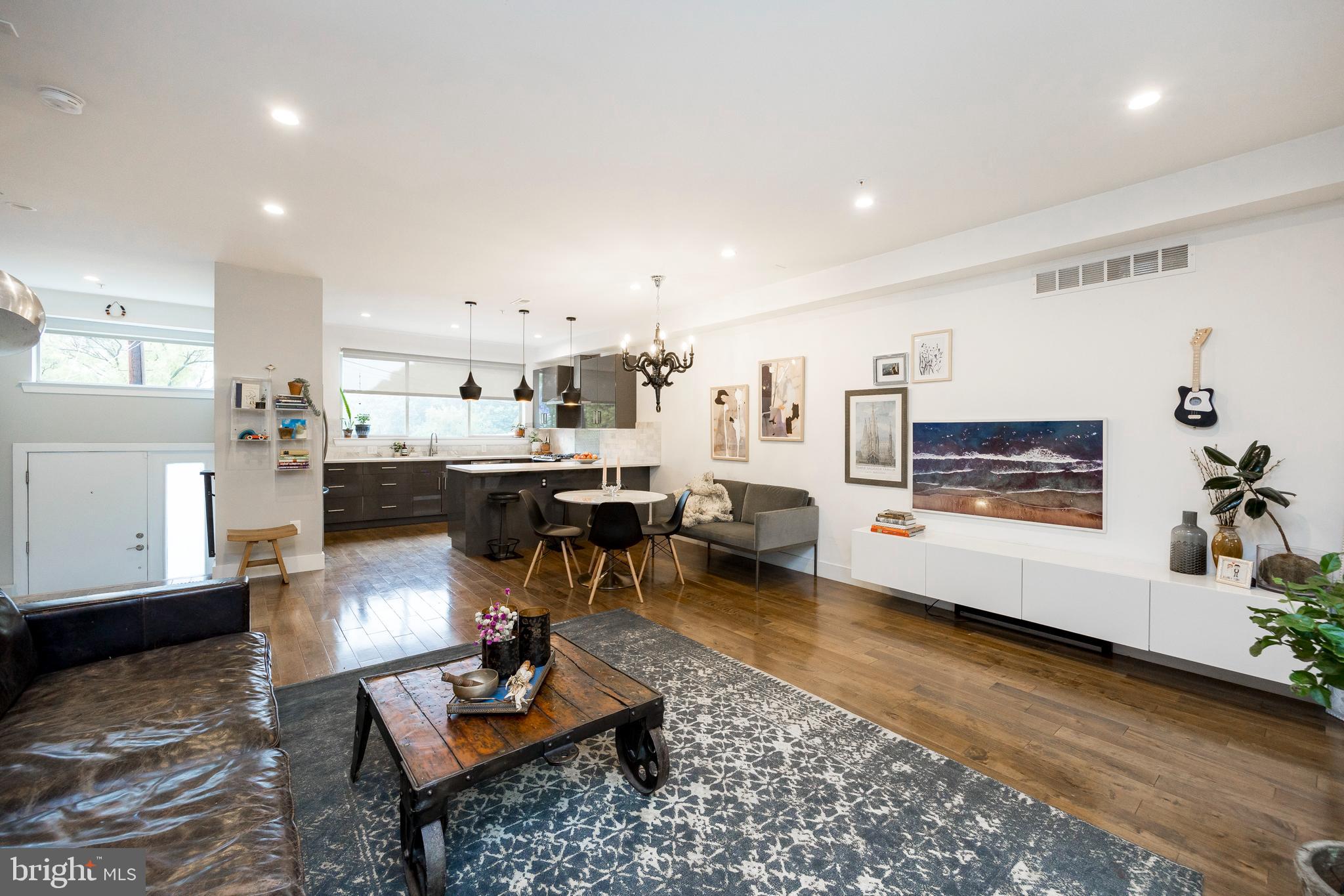 4745 Sheldon Street Philadelphia, PA 19127 - Photo 7 of 43 Living Room