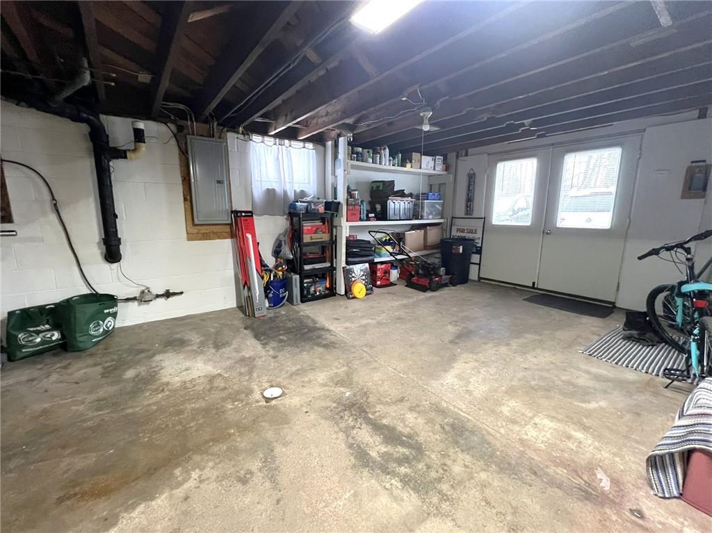 116 Old Rte 219 Salisbury, PA 15558 - Photo 14 of 20 a view of a garage room with a car parked