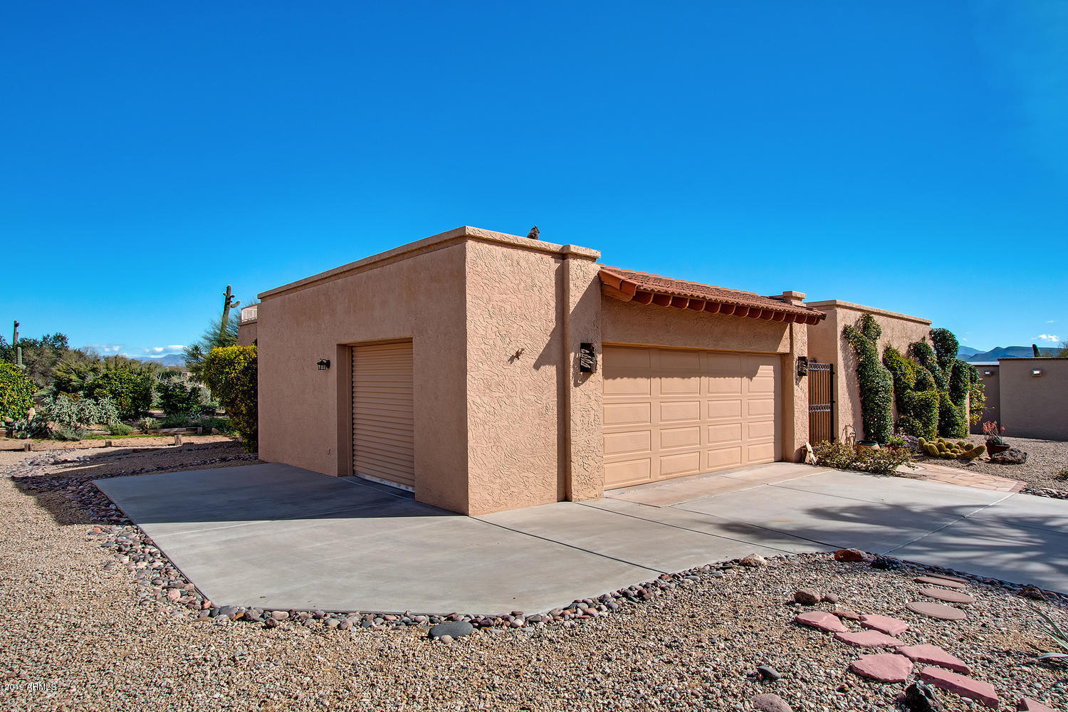 26441 North Arroyo Way Rio Verde, AZ 85263 - Photo 33 of 40 Separate cart garage door