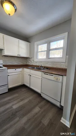 $2,075 | 173 Russo Avenue, Unit 609, East Haven, CT 06513