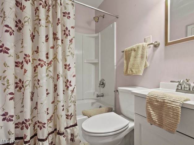 284 Wilson Street Struthers, OH 44471 - Photo 11 of 16 Full bathroom with vanity and shower / bath combo
