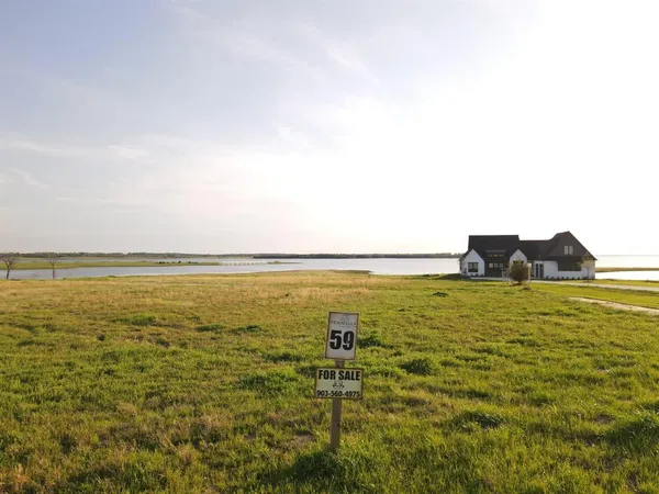$597,900 | 405 Sailview Court, Honey Grove, TX 75446