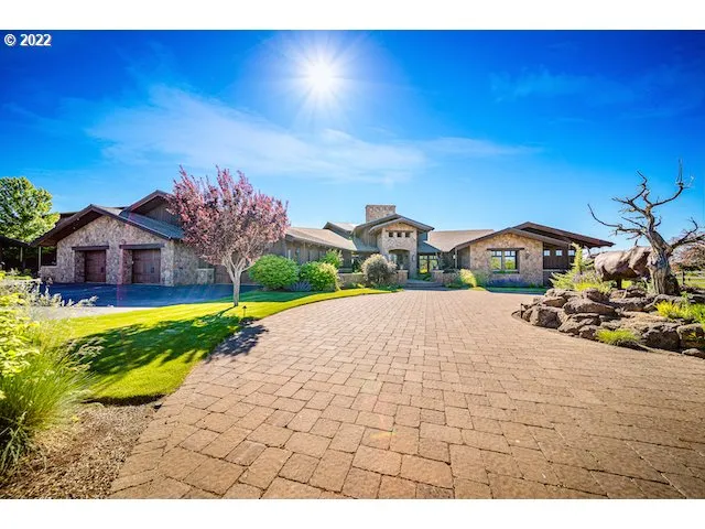 $15,000,000 | 8055 Southwest Powell Butte Highway, Powell Butte, OR 97753