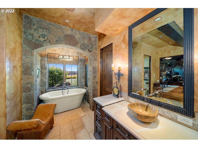 8055 Southwest Powell Butte Highway Powell Butte, OR 97753 - Photo 14 of 32