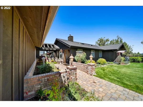 $15,000,000 | 8055 Southwest Powell Butte Highway, Powell Butte, OR 97753