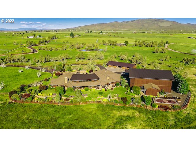 8055 Southwest Powell Butte Highway Powell Butte, OR 97753 - Photo 4 of 32