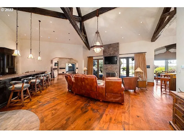 $15,000,000 | 8055 Southwest Powell Butte Highway, Powell Butte, OR 97753