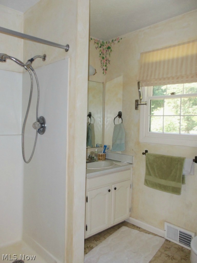10826 Sherman Road Chardon, OH 44024 - Photo 11 of 16 Master bath