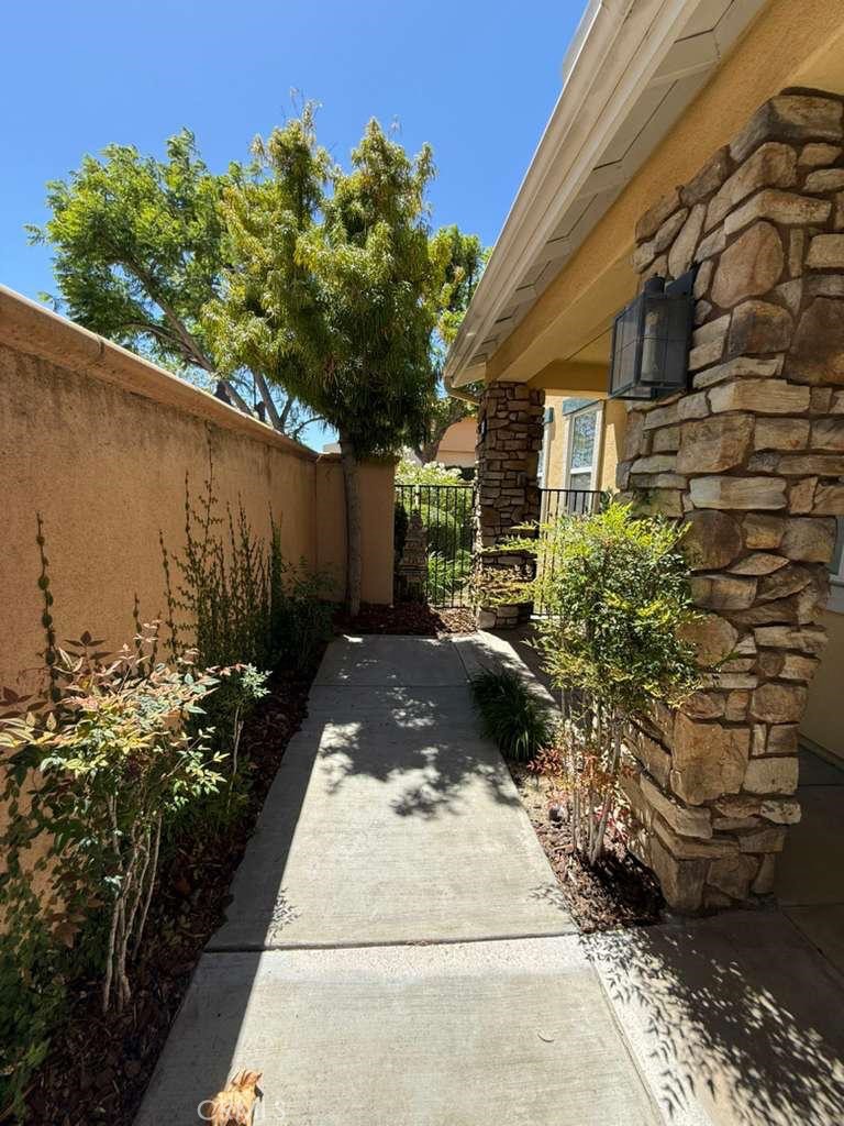 2931 Esperanza Way, Unit B Simi Valley, CA 93063 - Photo 26 of 49