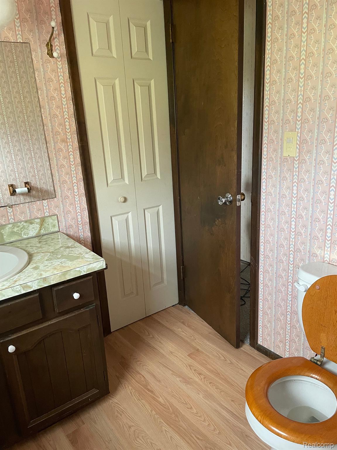 5760 South County Line Road Durand, MI 48429 - Photo 24 of 53 Lower Level Closet