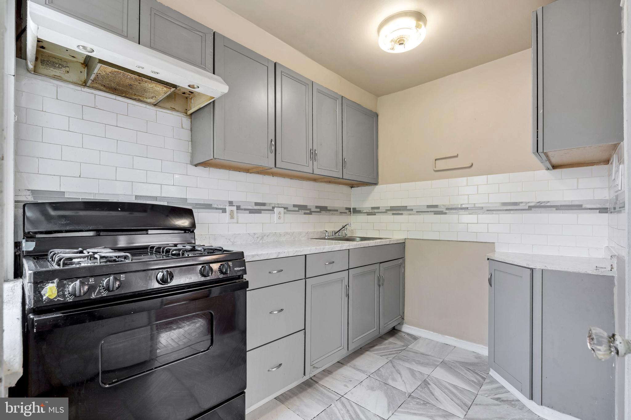 114 Kent Road Upper Darby, PA 19082 - Photo 11 of 34