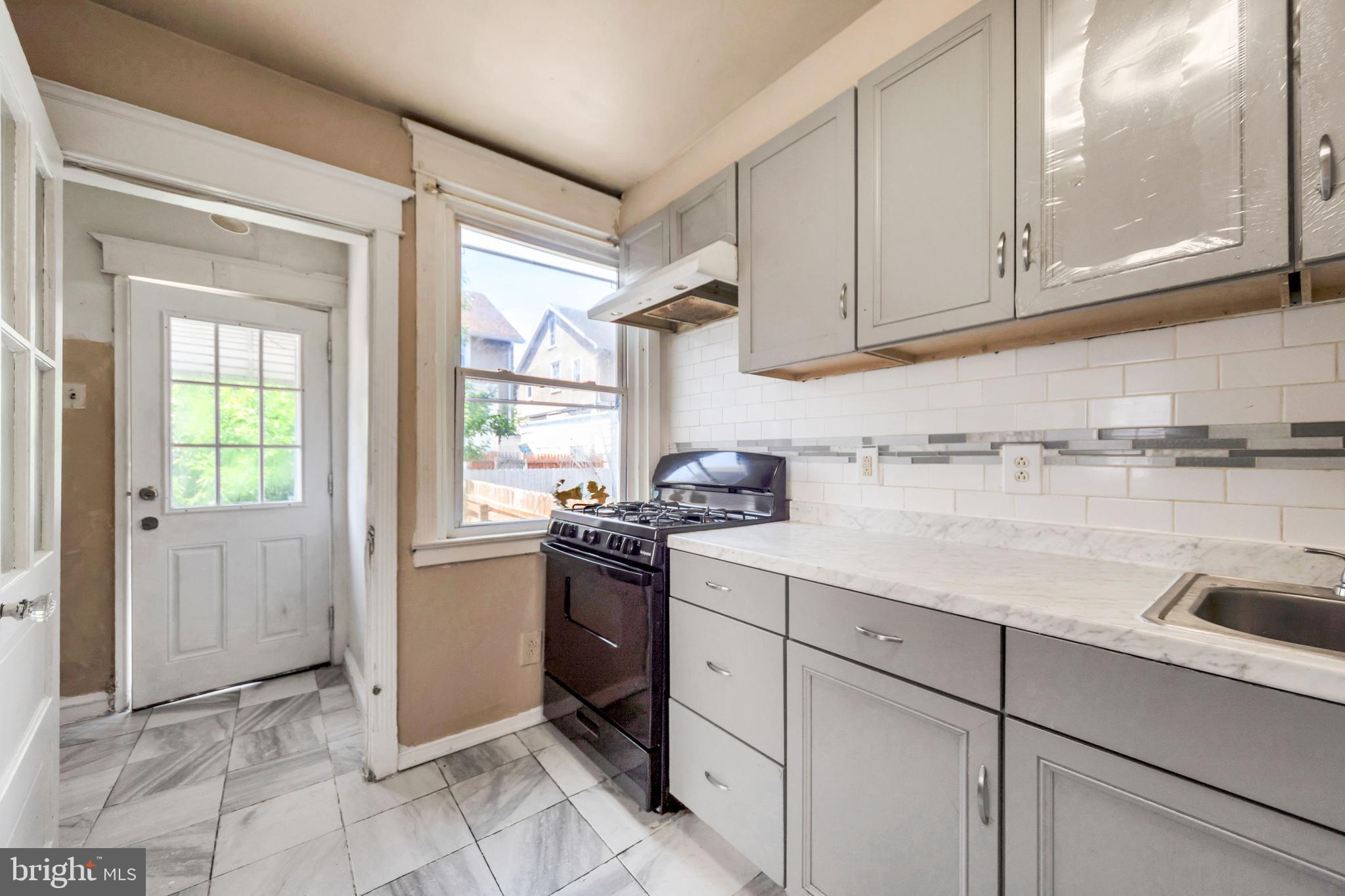 114 Kent Road Upper Darby, PA 19082 - Photo 12 of 34