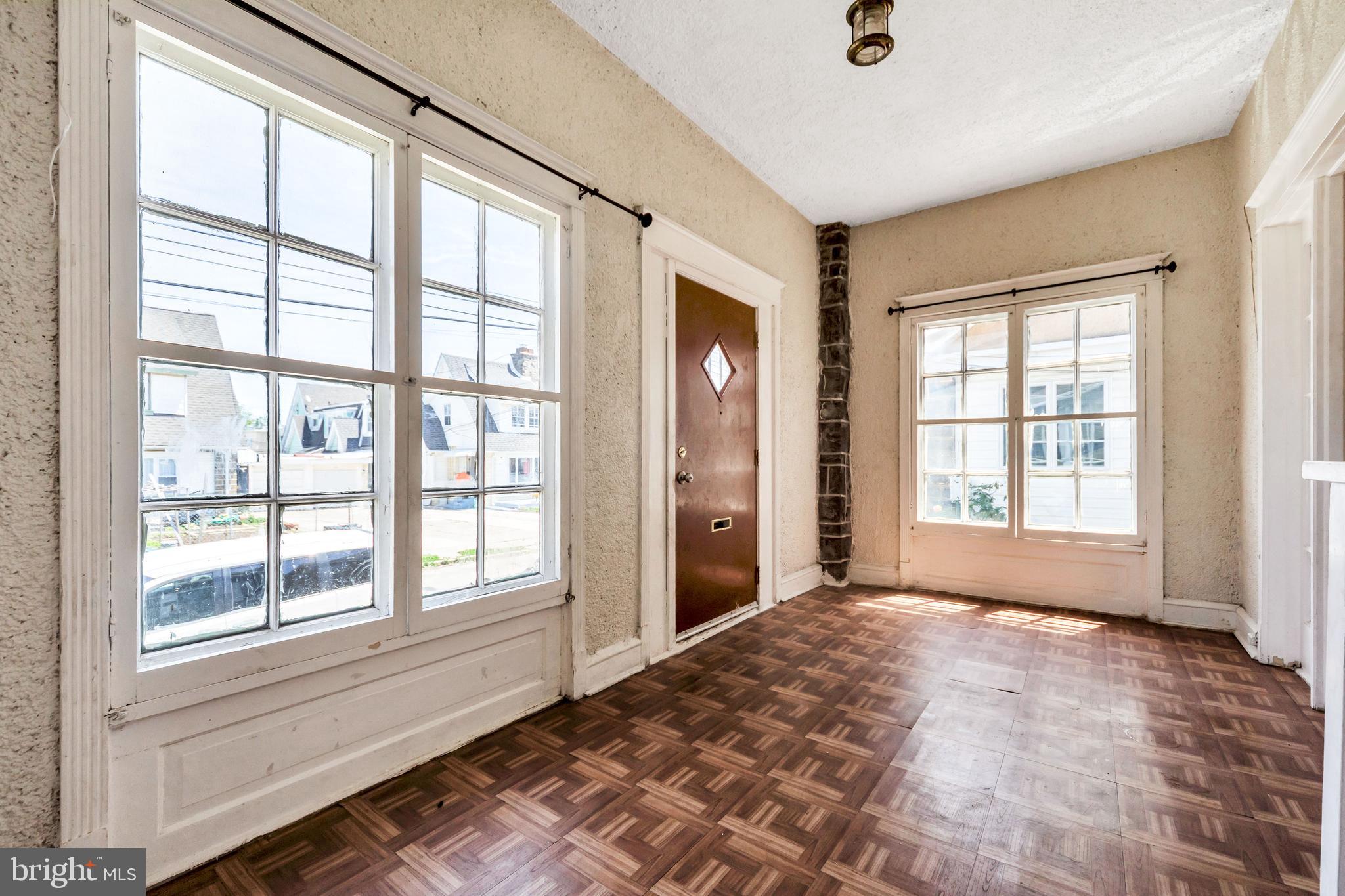 114 Kent Road Upper Darby, PA 19082 - Photo 3 of 34