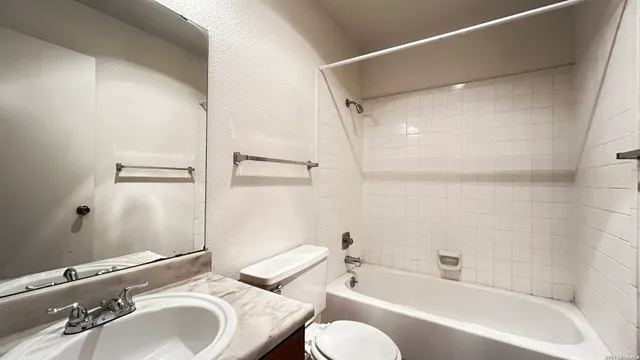 $1,395 | 939 Hayloft Lane, San Antonio, TX 78245