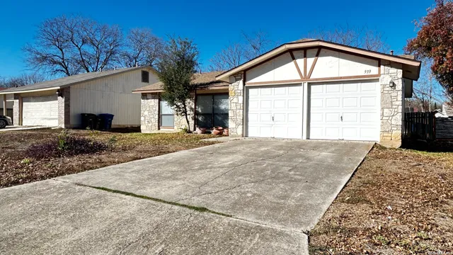 $1,395 | 939 Hayloft Lane, San Antonio, TX 78245