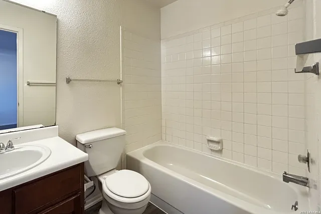 $1,395 | 939 Hayloft Lane, San Antonio, TX 78245