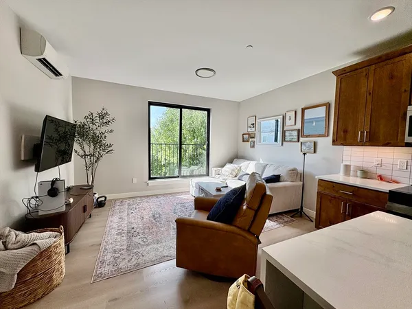 $3,400 | 400 West Broadway, Unit 408, Boston, MA 02127