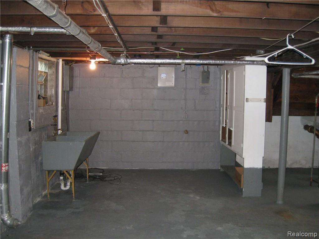 124 Walnut Street River Rouge, MI 48218 - Photo 28 of 34 069.JPG