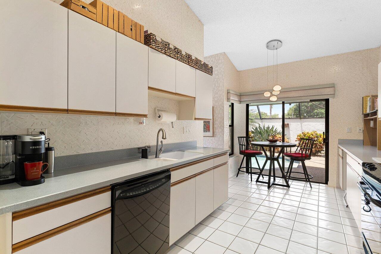 21300 Placida Terrace Boca Raton, FL 33433 - Photo 5 of 19 5