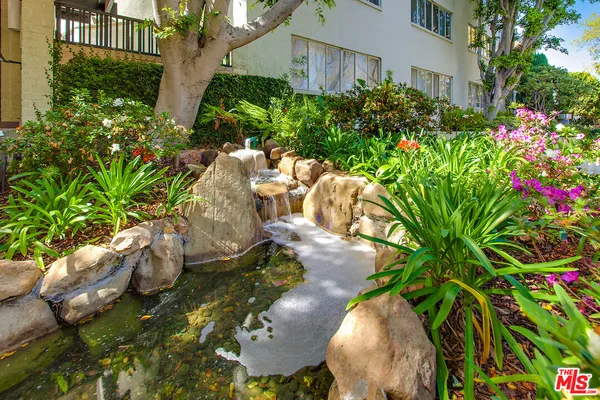 a view of a yard in front of house