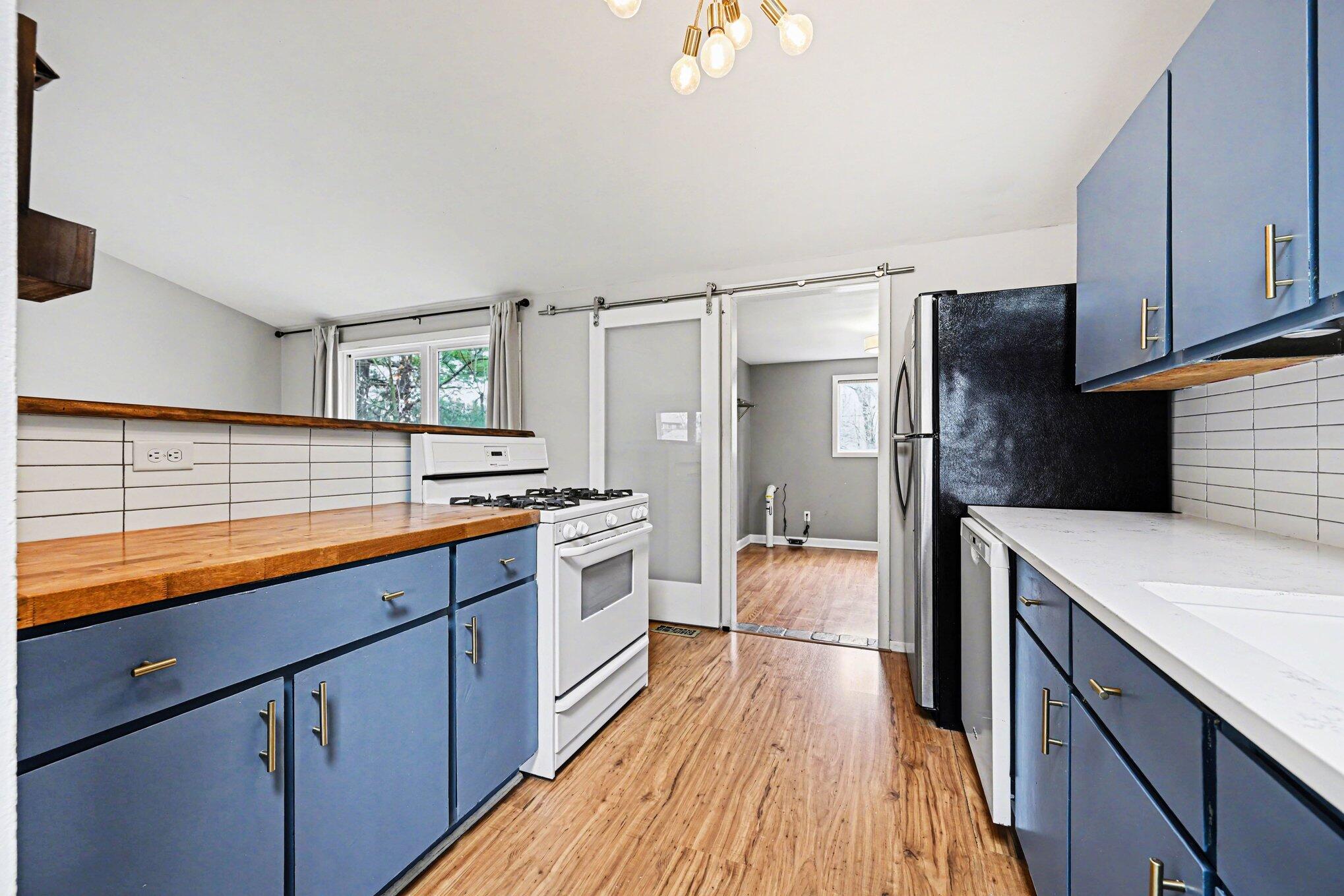 2840 Canterbury Road Ann Arbor, MI 48104 - Photo 7 of 28 009_file_6895