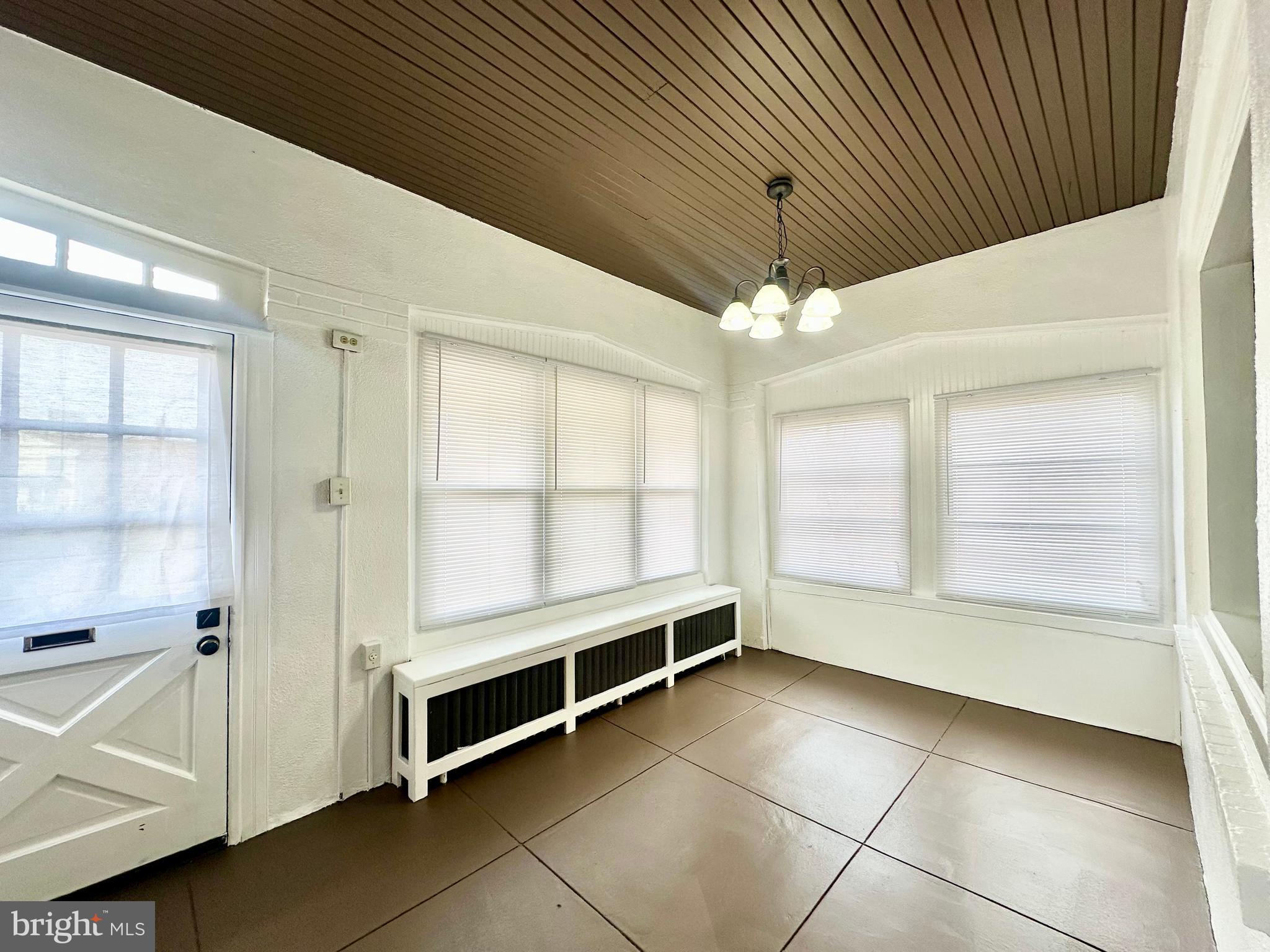 541 Walnut Lane Philadelphia, PA 19128 - Photo 5 of 35 ENTRY ROOM