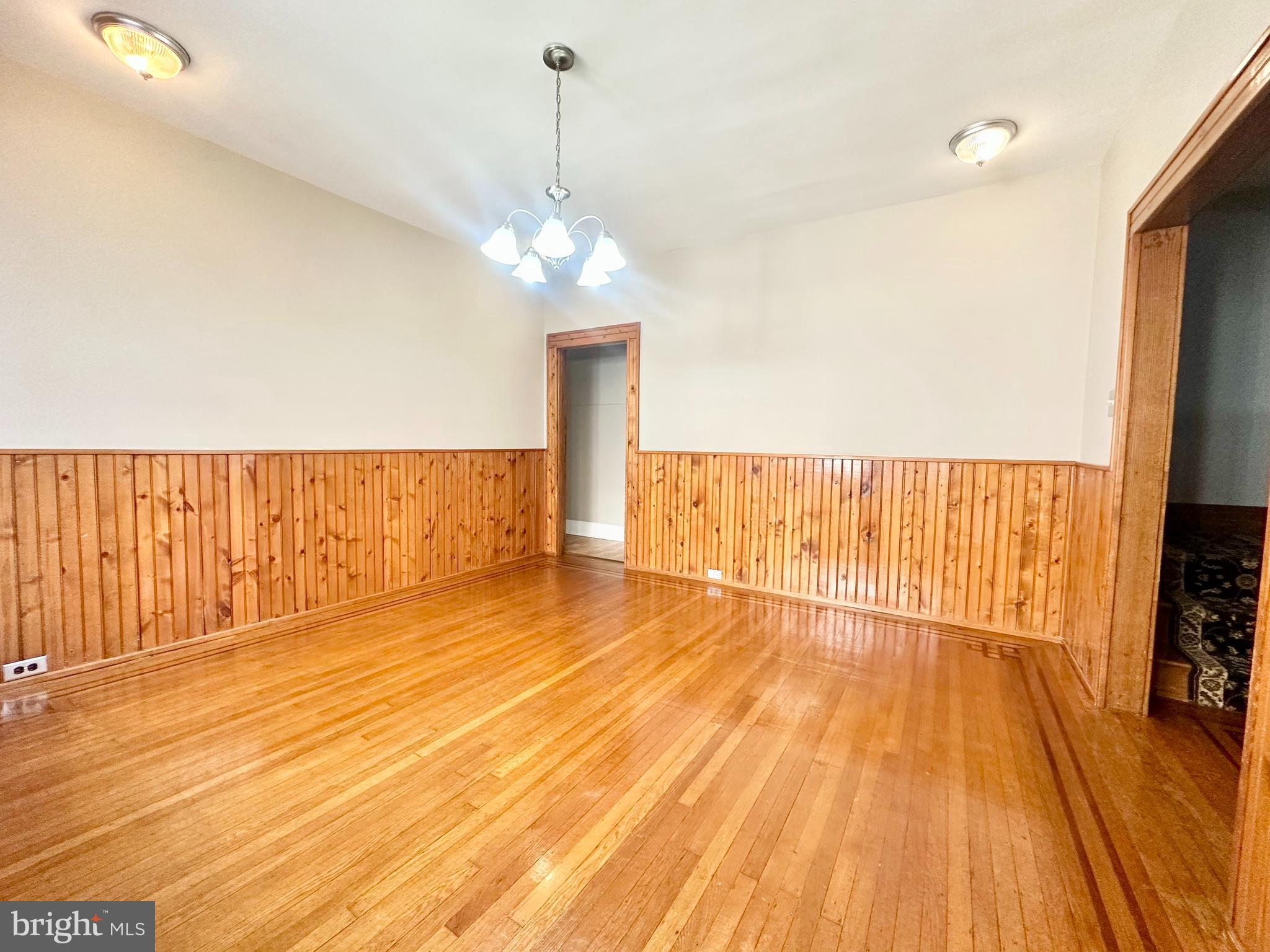 541 Walnut Lane Philadelphia, PA 19128 - Photo 9 of 35 DINING ROOM