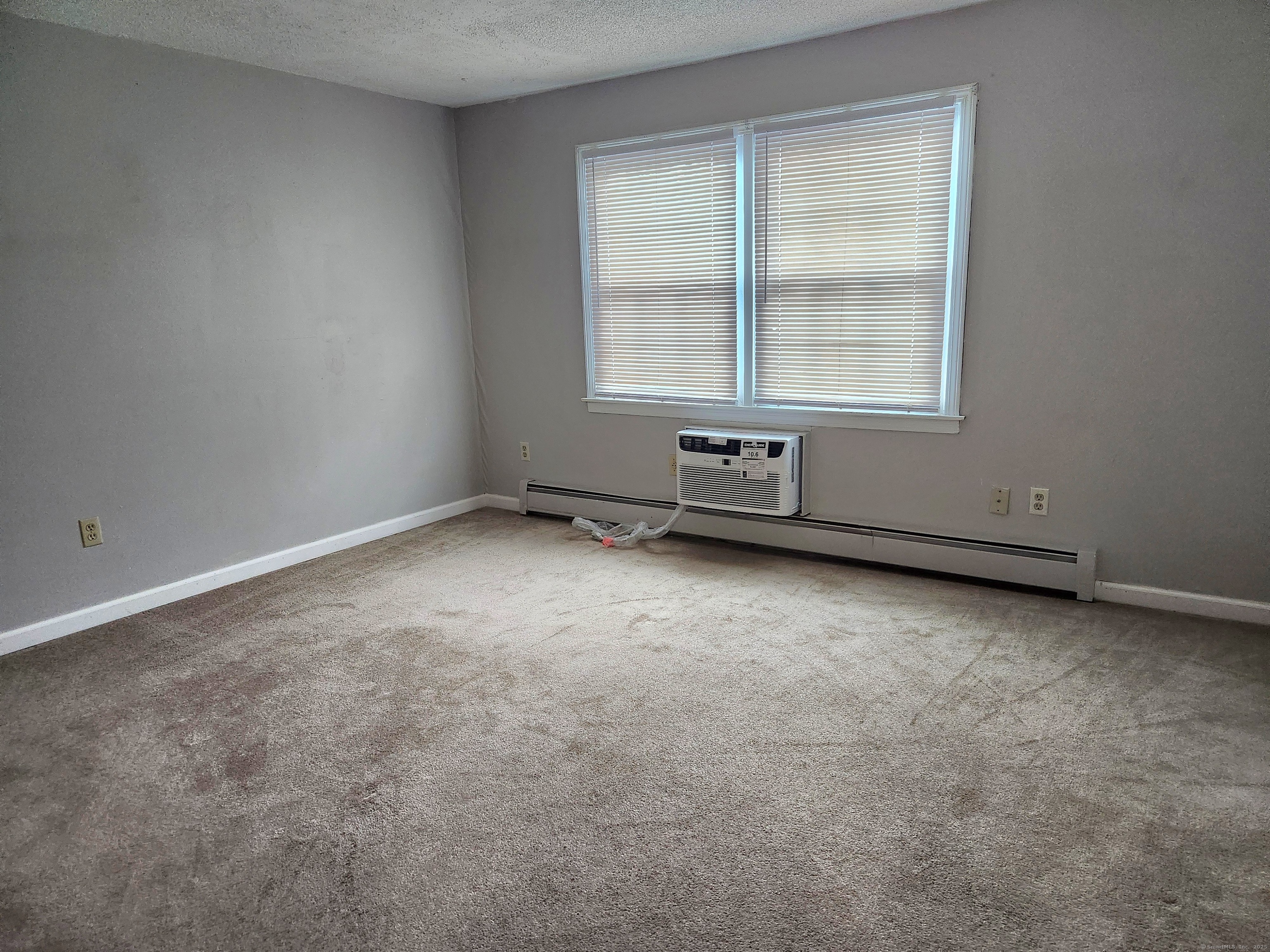 617 Center Street, Unit D Manchester, CT 06040 - Photo 7 of 18 an empty room with windows