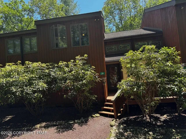 $399,000 | 29 Falcon Run Lake, Lake Harmony, PA 18624