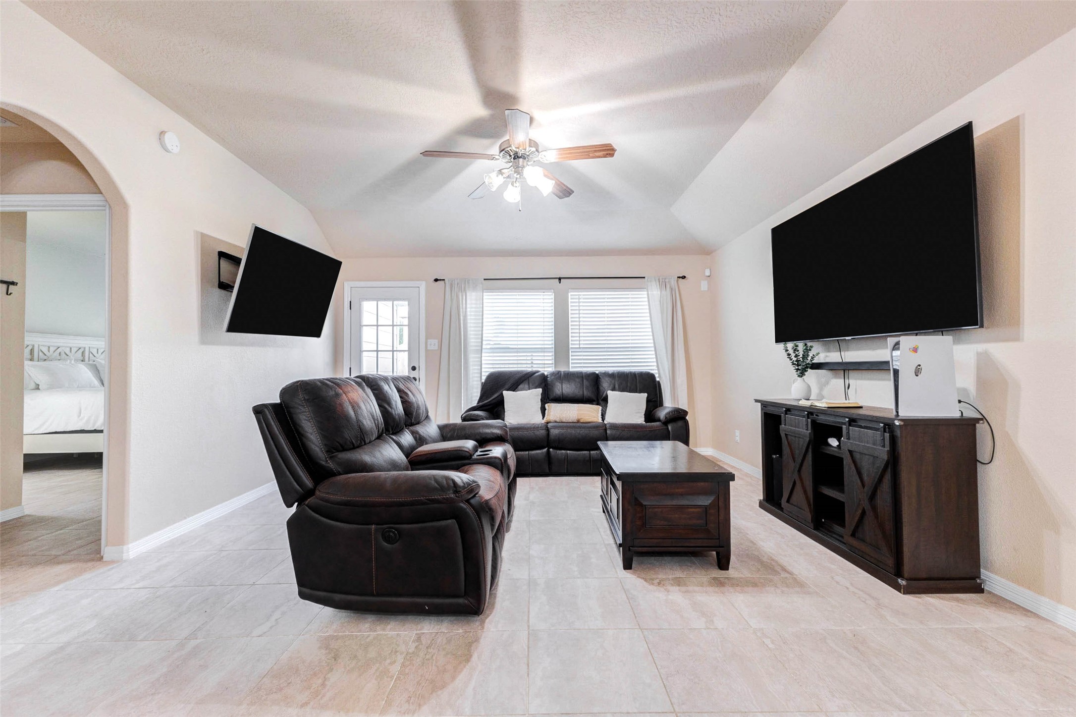 7039 Primrose Road Baytown, TX 77521 - Photo 11 of 25 Spacious living room with ceiling fan and plenty of room to relax