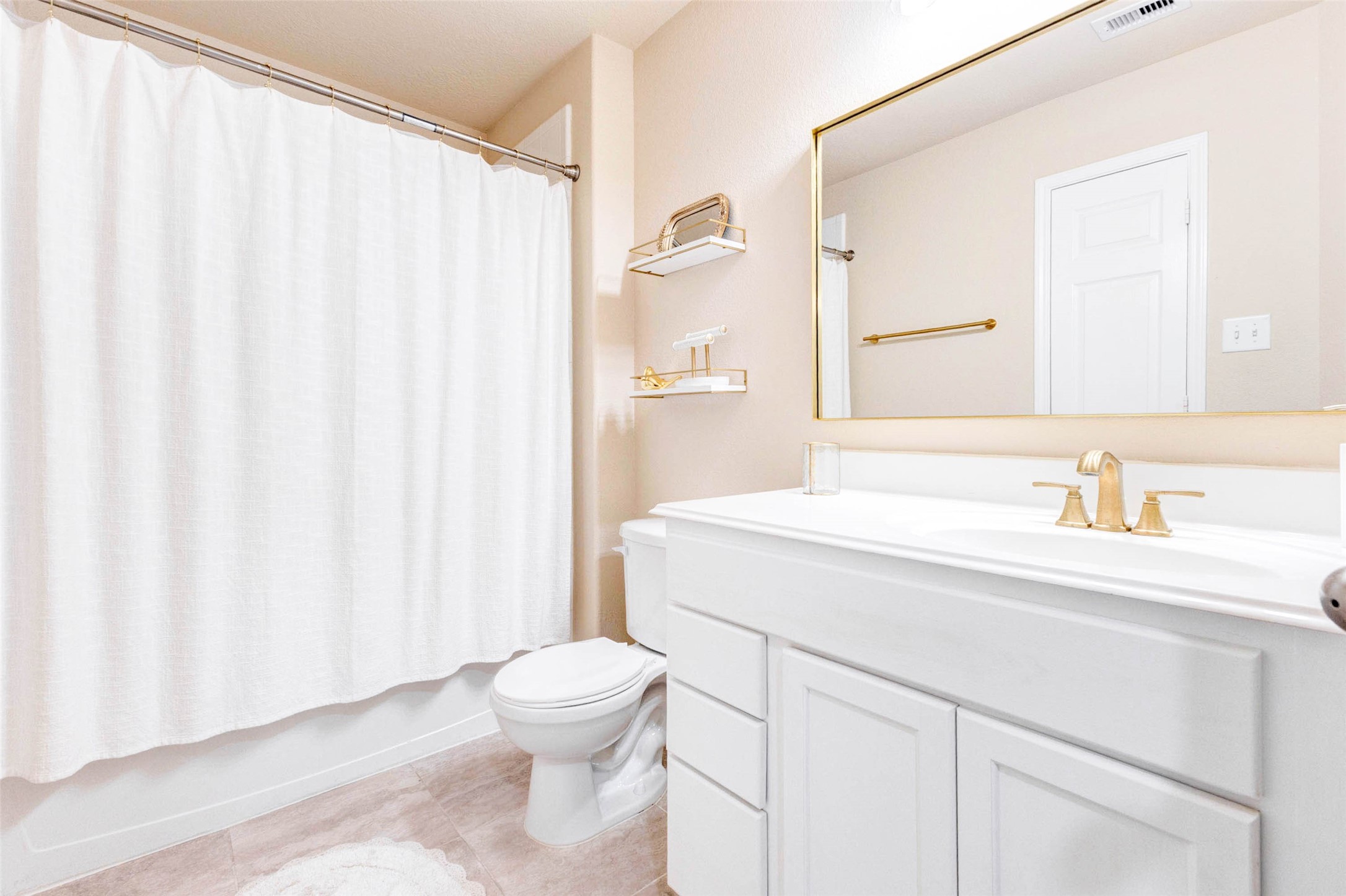 7039 Primrose Road Baytown, TX 77521 - Photo 21 of 25 Secondary bathroom with vanity and tub/shower combination