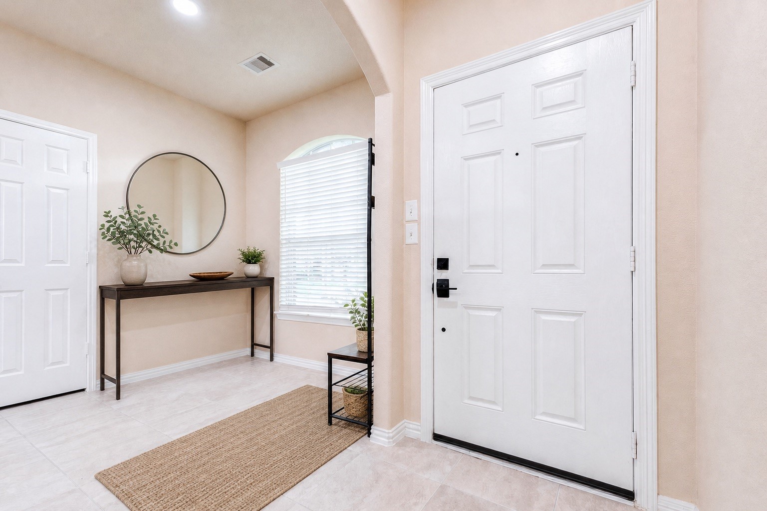 7039 Primrose Road Baytown, TX 77521 - Photo 4 of 25 Bright entryway with neutral finishes and a welcoming feel