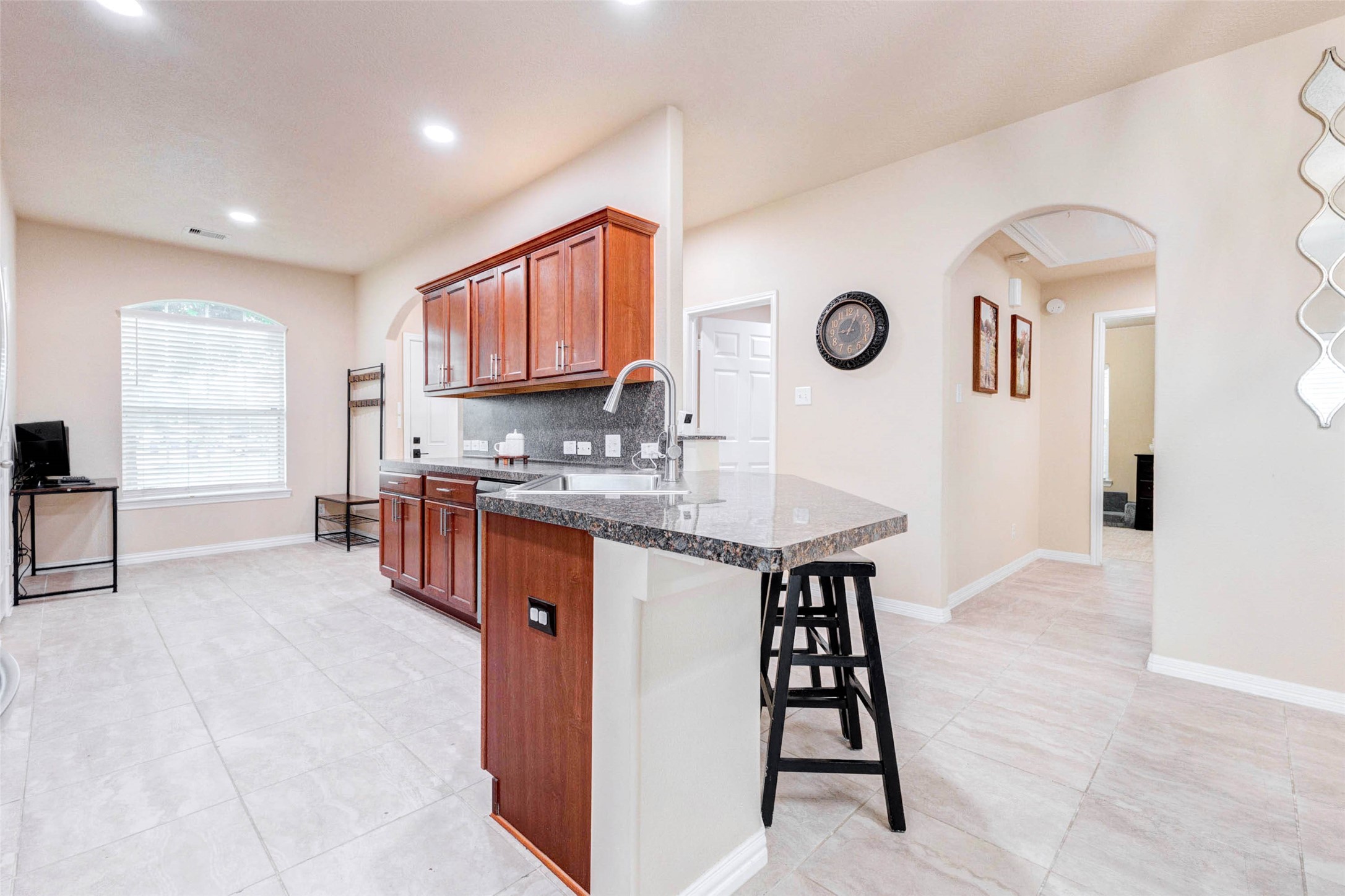 7039 Primrose Road Baytown, TX 77521 - Photo 8 of 25 Open-concept kitchen overlooking the main living and dining areas