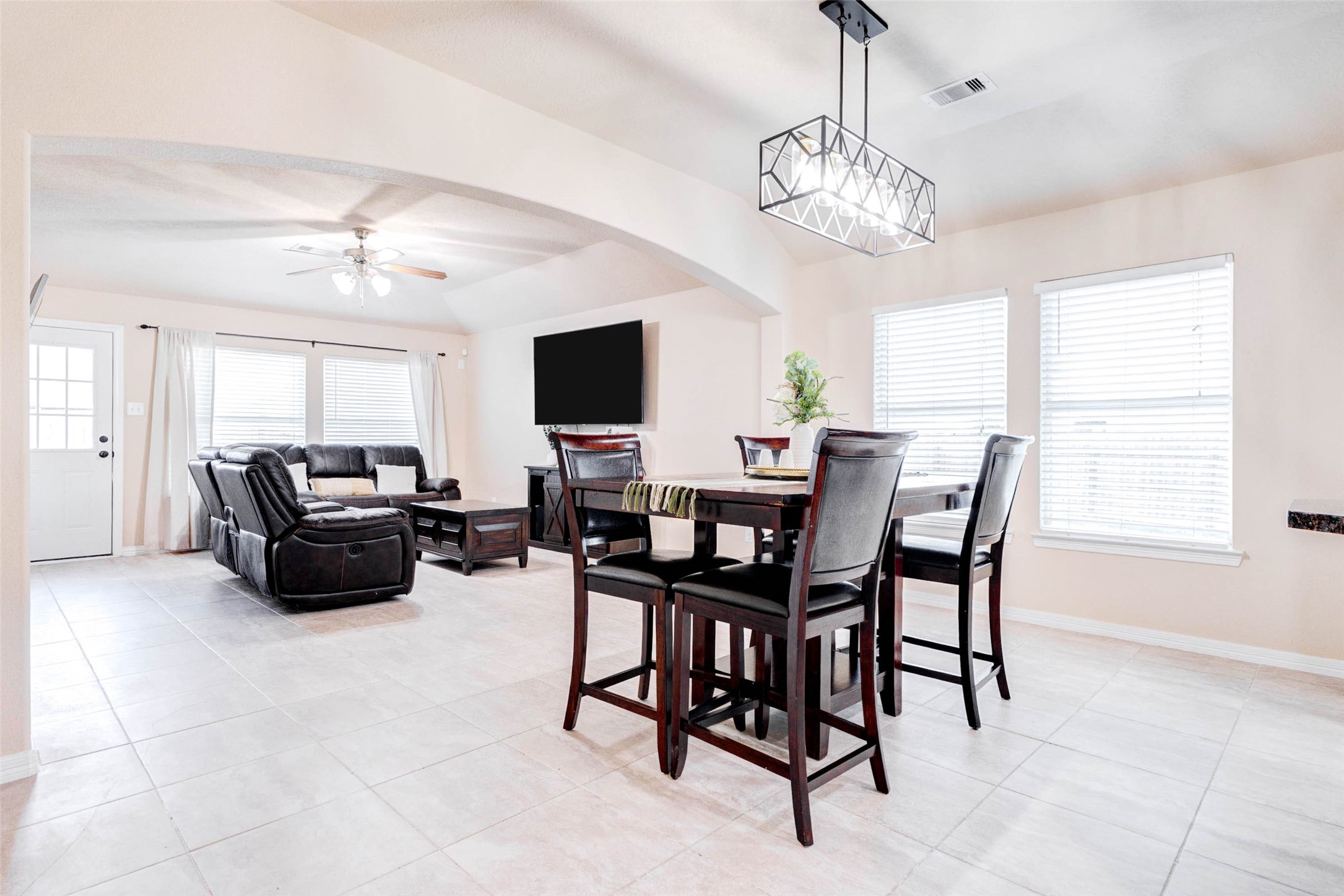 7039 Primrose Road Baytown, TX 77521 - Photo 9 of 25 Dining area filled with natural light, perfect for gatherings