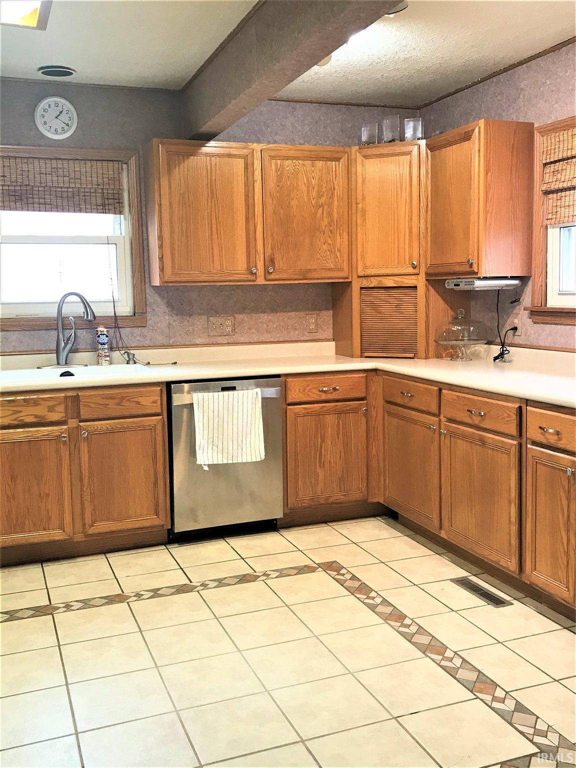 1309 Master Drive Decatur, IN 46733 - Photo 6 of 18