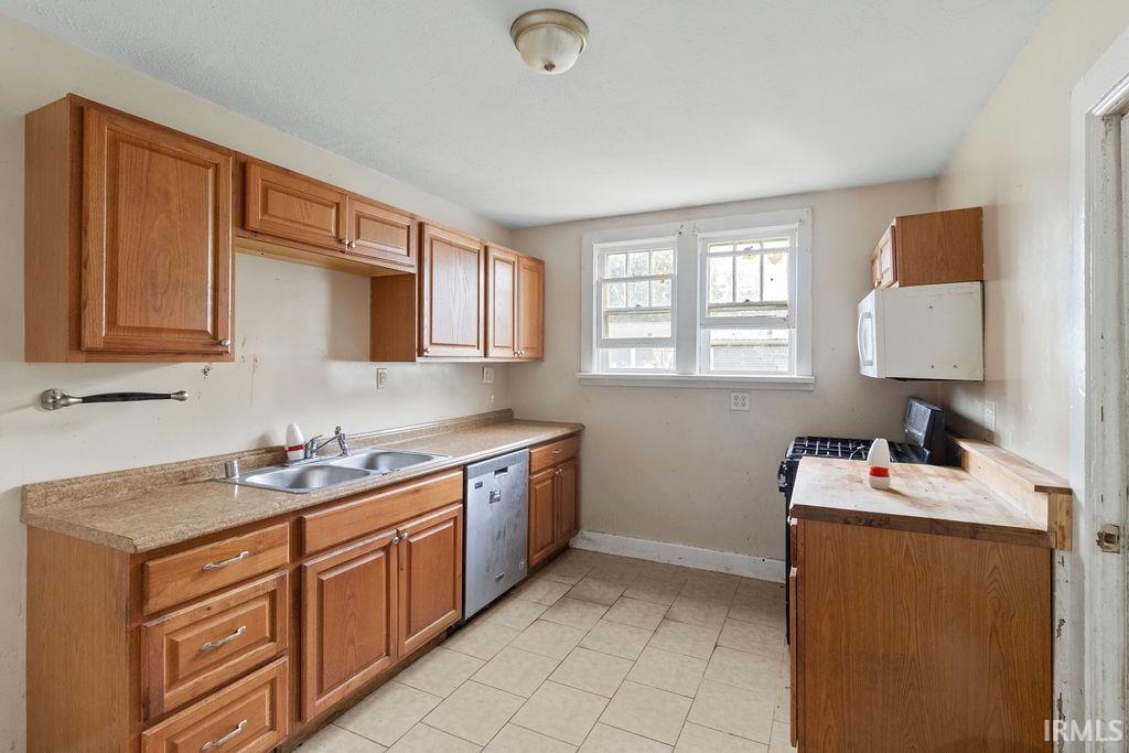 314 Jay Street Rochester, IN 46975 - Photo 7 of 36