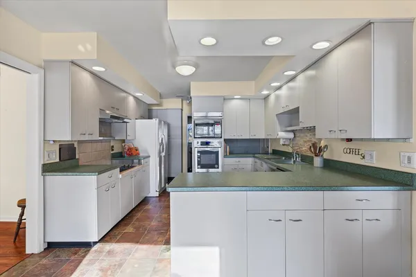 $575,000 | 3 Lake Park Road, Urbana, IL 61802