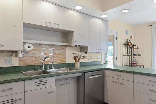 $625,000 | 3 Lake Park Road, Urbana, IL 61802